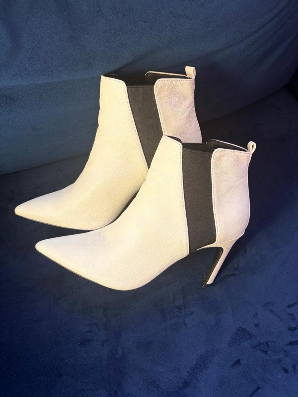 Qupid White Pointed Toe Stiletto Ankle Boots with Black Elastic